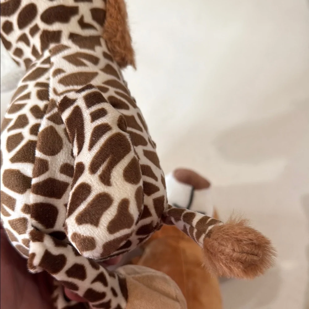 Beautiful stuffed animals ideal for jungle decoration measure between 8-10 in.